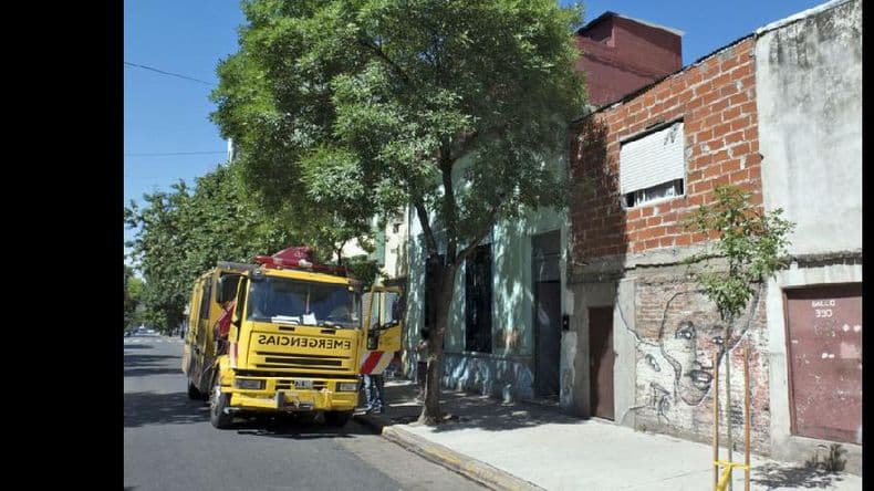 Una persona herida por un incendio aparentemente intencional en un conventillo