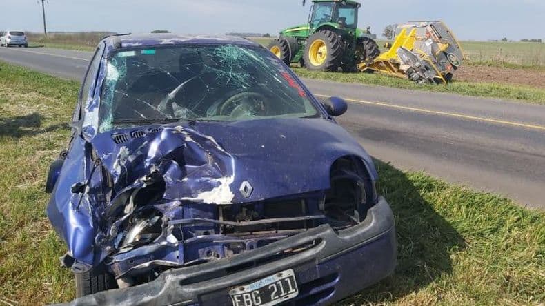 Chocaron un auto y un tractor en la ruta Nº 32