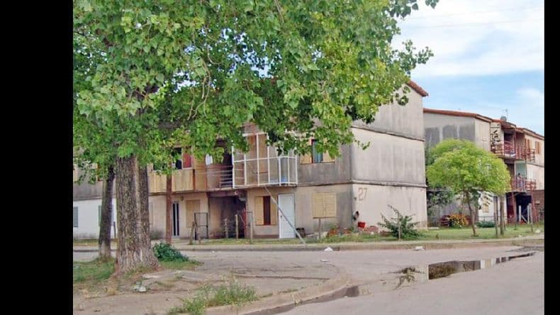 Se incendió un dormitorio en el Complejo de 512 Viviendas, mientras el morador se bañaba