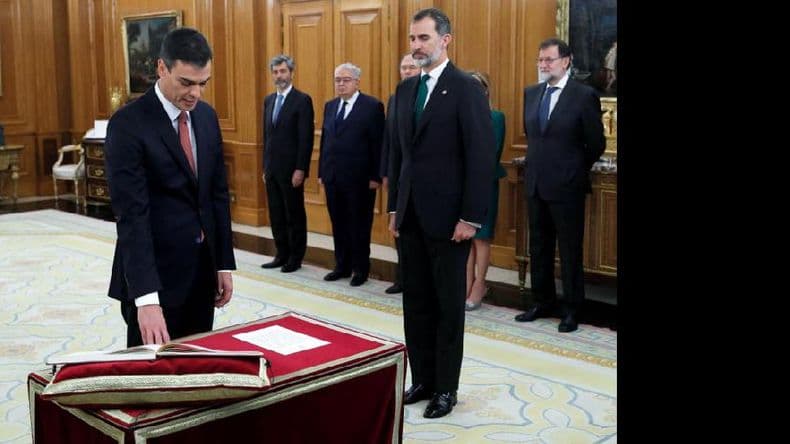 El socialista Sánchez asumió como presidente de España