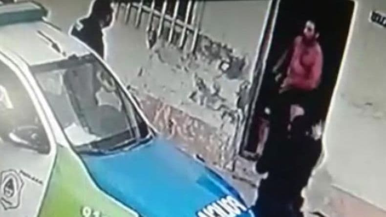 Un hombre amenazó a un vecino y al llegar la Policía realizó exhibiciones obscenas