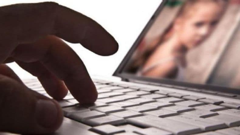 Lo condenaron por distribuir material de abuso sexual infantil por Internet