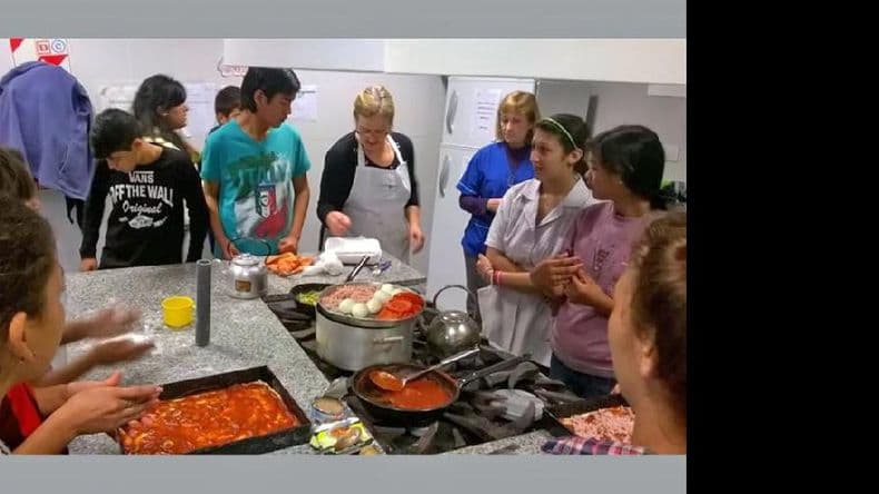 Con éxito se desarrolla el taller de Cocina en el Envión