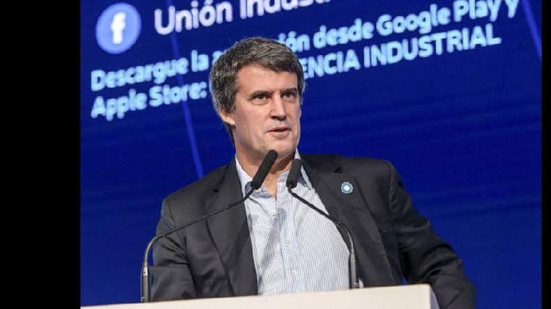 De vacaciones, Macri coordinó la salida de Alfonso Prat Gay