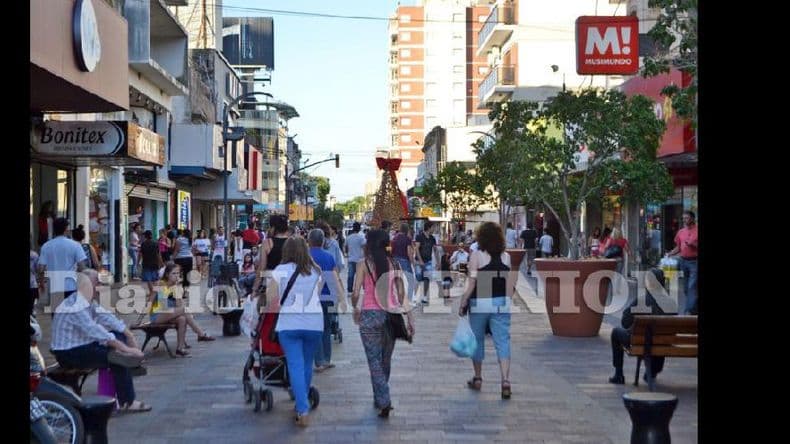 A días de la Navidad se registra un incipiente movimiento comercial