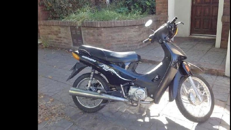 Le arrebataron la cartera a una anciana y arrestaron a un sujeto con una moto robada