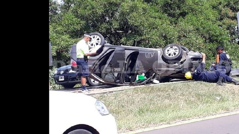 Cuatro pergaminenses accidentados sobre la ruta 12 en Entre Ríos