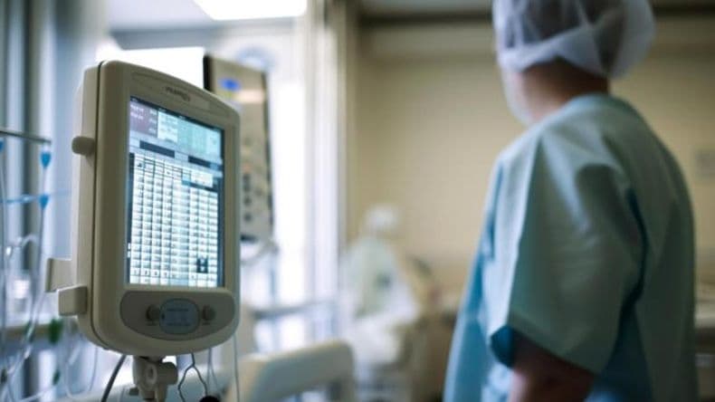 El Gobierno dispuso el cobro a extranjeros en universidades y en salud