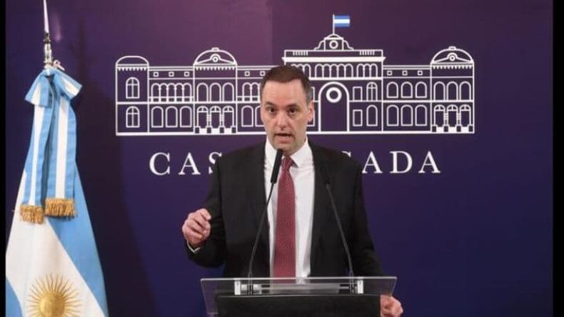 El Gobierno suspendió la pauta a los medios por un año y revisará contratos y nombramientos