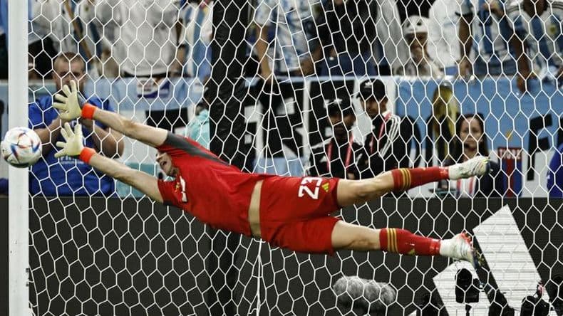 Con un "Dibu" Martínez gigante en los penales, Argentina venció a Países Bajos y es semifinalista del Mundial