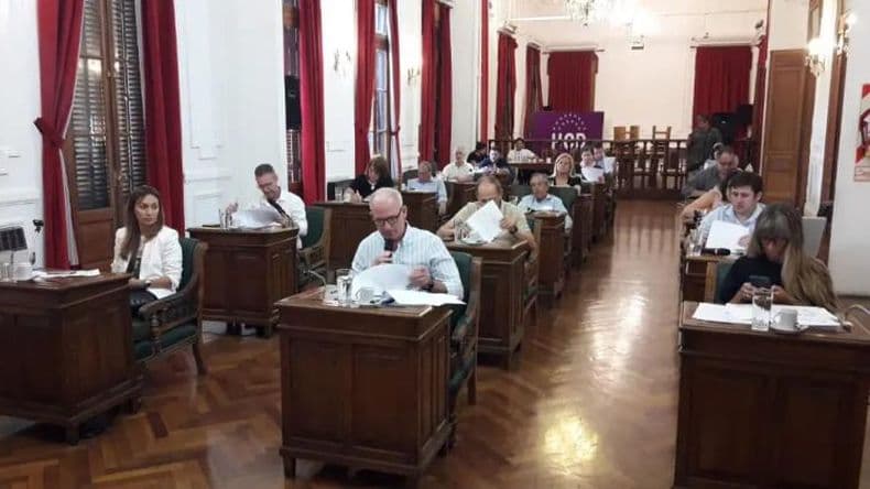 Para bajar el gasto público: proponen reducir a la mitad el número de concejales