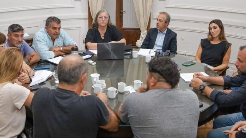 Acuerdo entre el Ejecutivo y los sindicatos municipales por las paritarias 2024