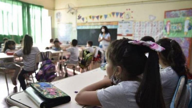 La Provincia oficializó adhesión al programa que amplía la jornada en escuelas