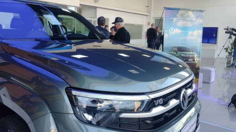 Alra presentó la nueva versión de la camioneta Volkswagen Amarok en Pergamino