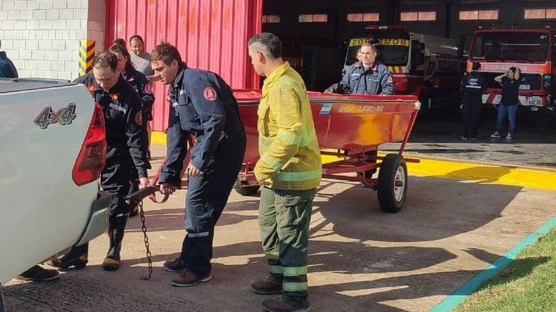 Salto: desesperada búsqueda de dos puesteros desaparecidos tras ser arrastrados por la crecida del río