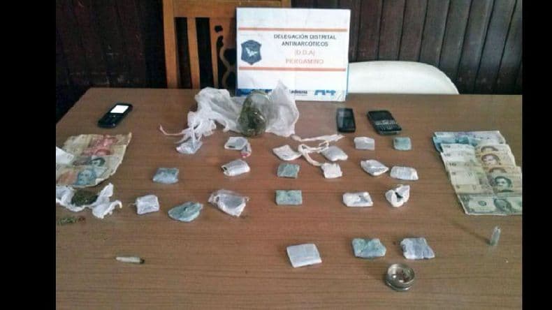 Tres detenidos con 20 envoltorios con marihuana