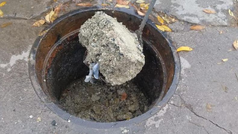 Un uso incorrecto de la red de cloacas genera problemas y obstrucciones en varias zonas de la ciudad