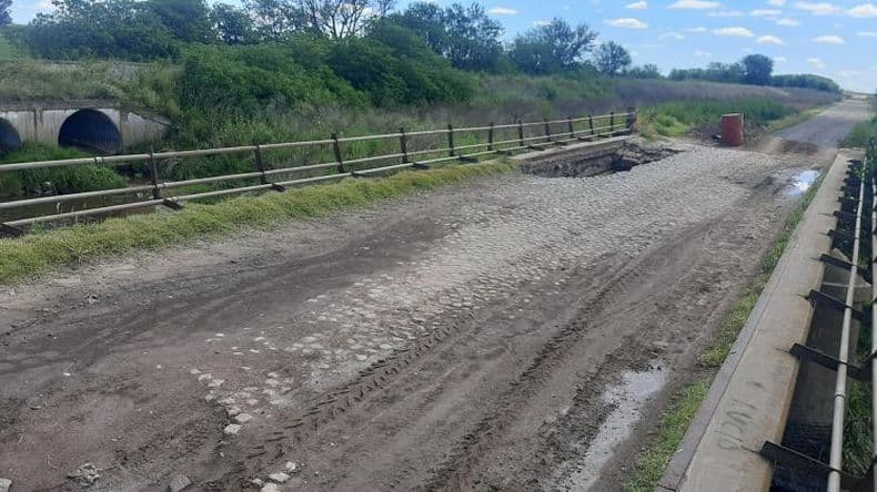 Reclaman la pronta reparación del puente Arroyo del Medio - El Socorro