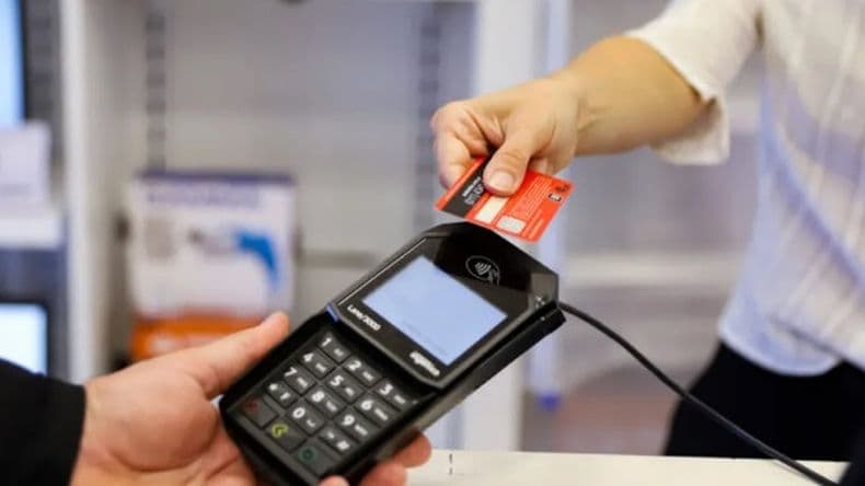 Inflación e ingresos: seis de cada diez argentinos usan la tarjeta para gastos corrientes