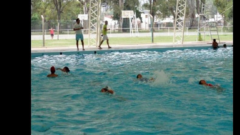 La pileta municipal está funcionando a pleno con sus programas en marcha