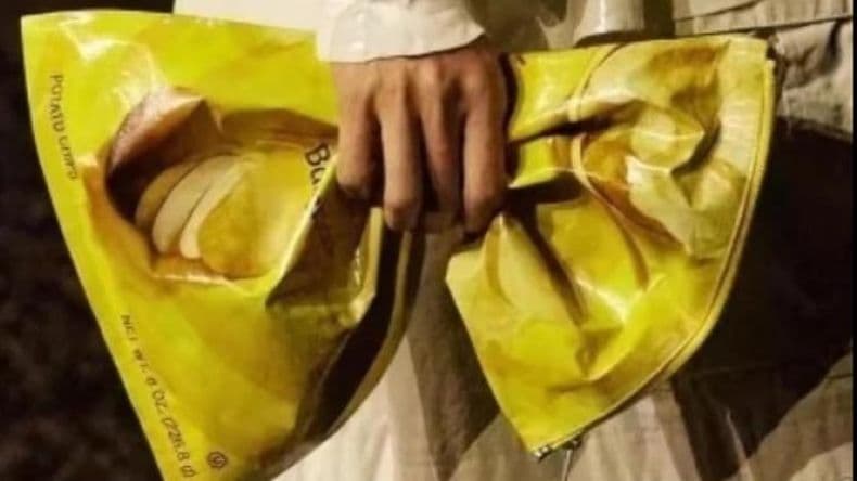 Una marca de lujo lanzó billeteras en forma de paquete de papas fritas: cuánto cuestan