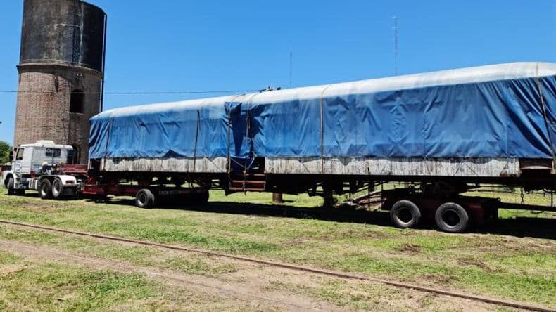 Llegó a Pergamino un histórico coche ferroviario que utilizó Don Arturo Illia