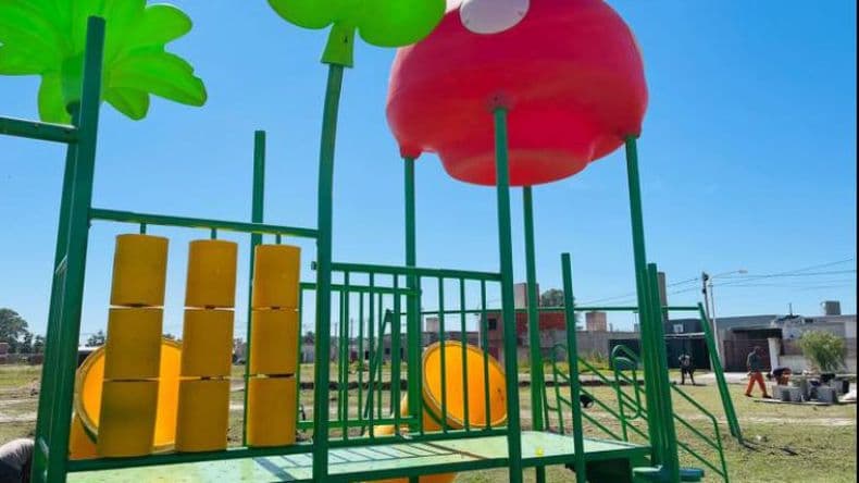 Avanzan los trabajos para terminar la plaza del barrio Procrear