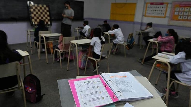 Un juez federal ordenó a la Ciudad que suspenda las clases presenciales