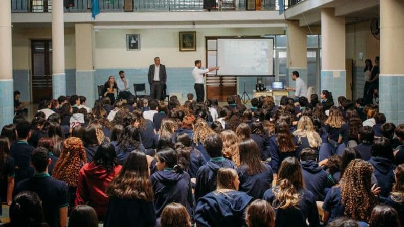 Charla sobre consumo problemático de sustancias en el Colegio Nuestra Señora del Huerto