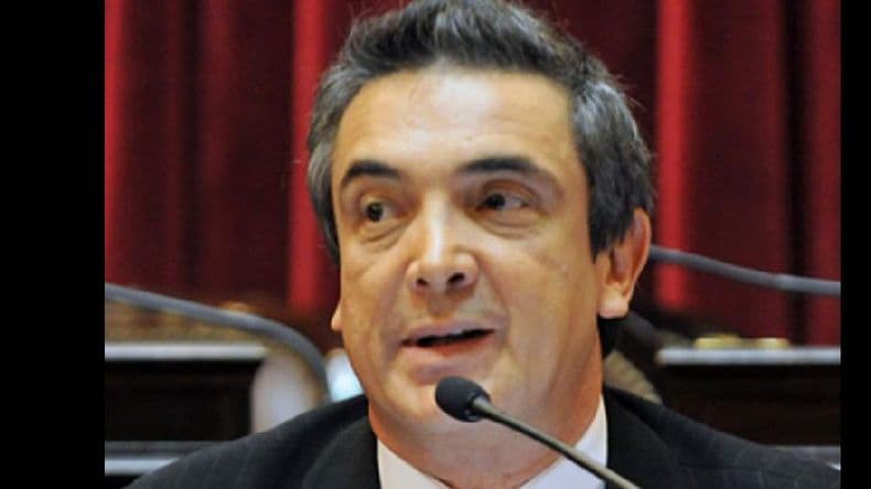 Para Eugenio “Nito” Artaza el PRO “le hizo el amor” a la UCR “pero ni siquiera le pagó el taxi”