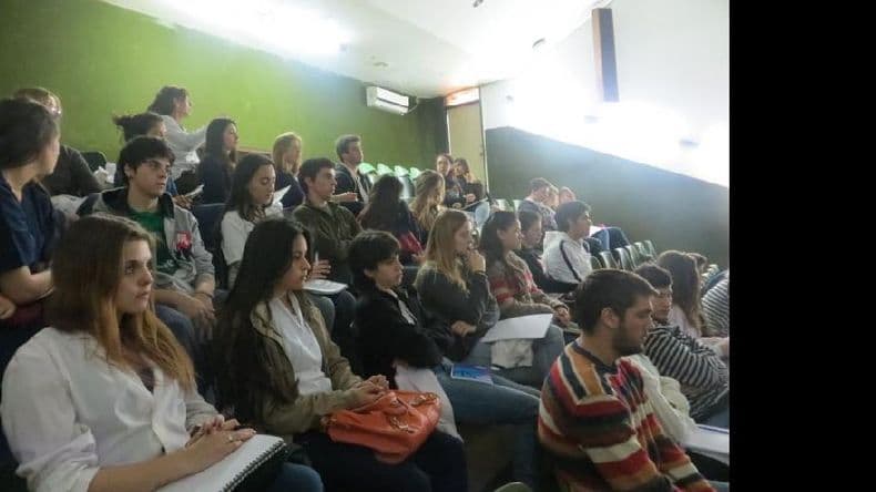 Estudiantes realizan pasantías con orientación en salud en el Hospital