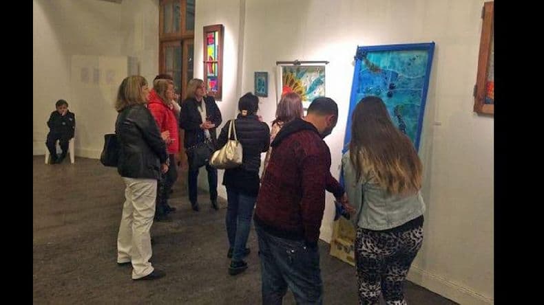 “Jardines de SIlice”: muestra de Vitrofusión en el Museo de la Ciudad