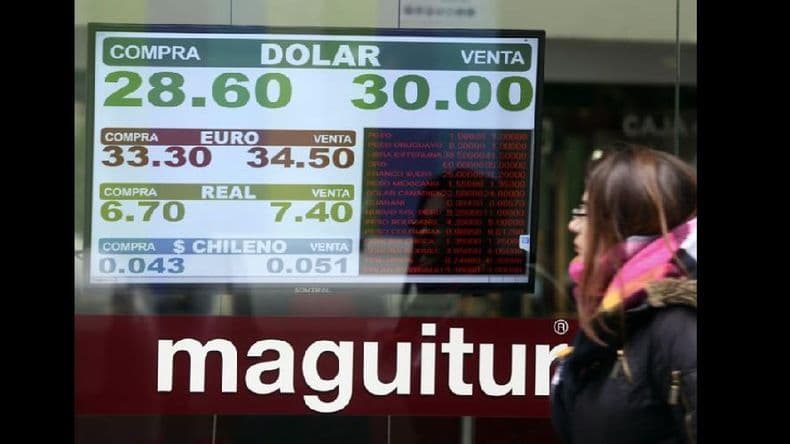 El dólar toca casi los $30 y genera preocupación
