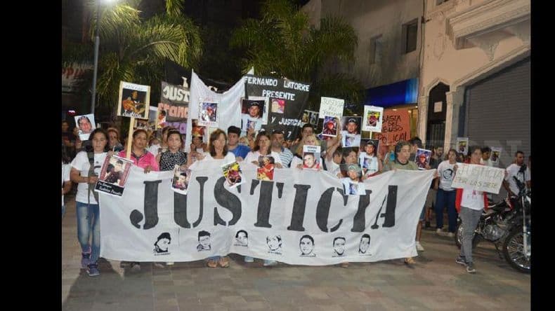 Reclamo de justicia en la marcha por los fallecidos en la Comisaría Primera