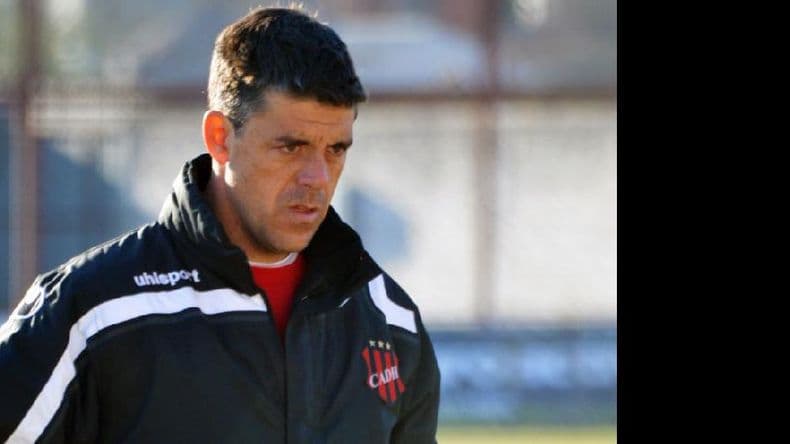 No hubo acuerdo: De la Riva dejó de ser el técnico de Douglas Haig