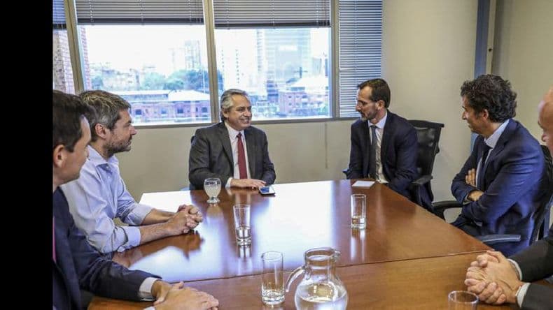 Fernández se reunió con el CEO de Carrefour y lo sumó al plan contra el hambre