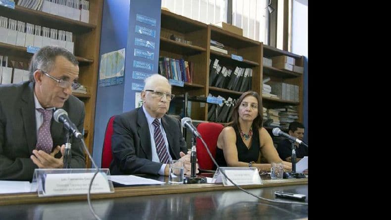 La economía creció 2,1 por ciento en 2015