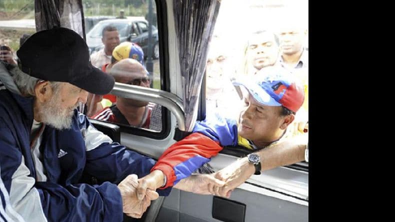 Fidel Castro reapareció en público tras la ausencia de 14 meses