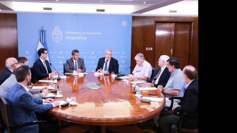 Massa y Perczyk firmaron con representantes de escuelas privadas un tope a los aumentos de cuotas de los colegios