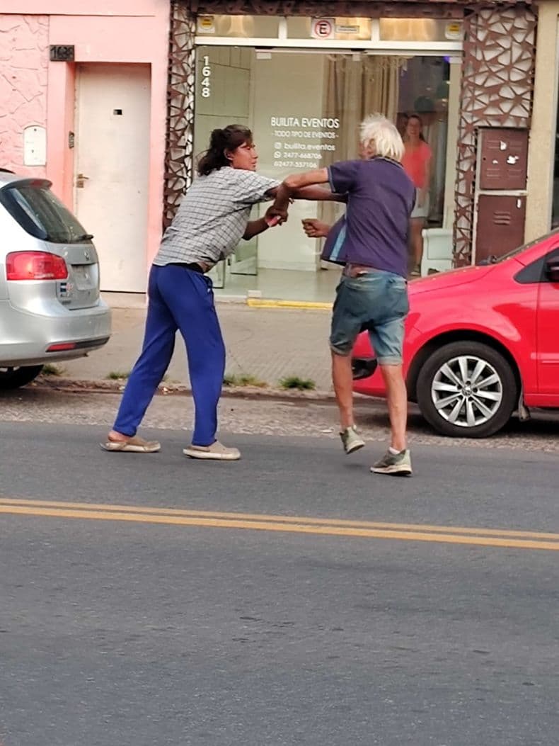 Preocupación en avenida Juan B. Justo por reiteradas peleas callejeras que alteran la actividad comercial