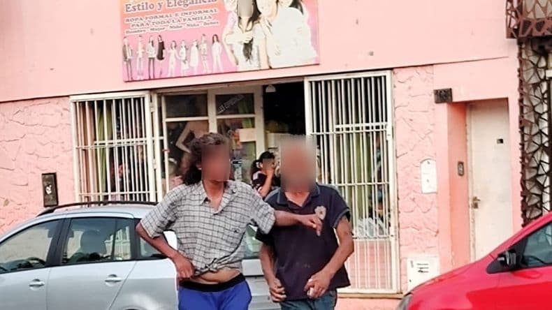 Pedido desesperado de ayuda por la pareja en situación de calle que generó incidentes en avenida Juan B. Justo
