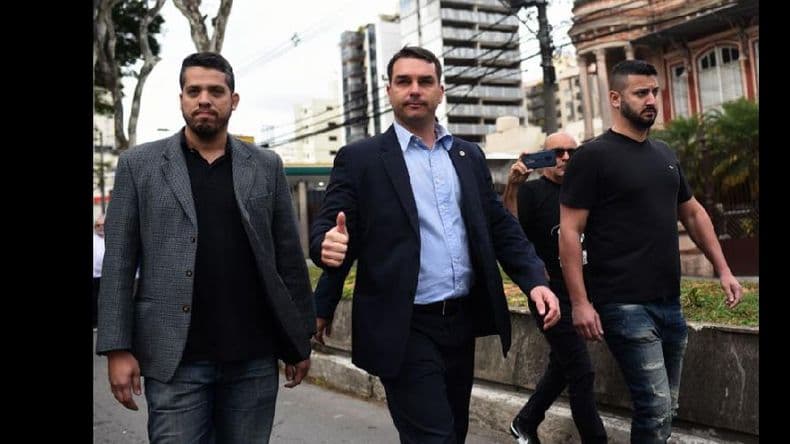 Los hijos de Jair Bolsonaro asumieron el protagonismo de la campaña presidencial
