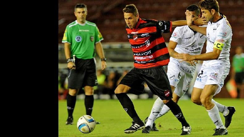 Douglas, aún golpeado por la caída ante Los Andes, fue eliminado de la Copa