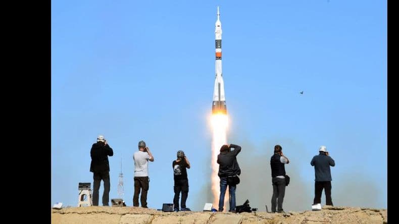 Una falla en el cohete Soyuz provocó ayer la evacuación de emergencia de dos astronautas