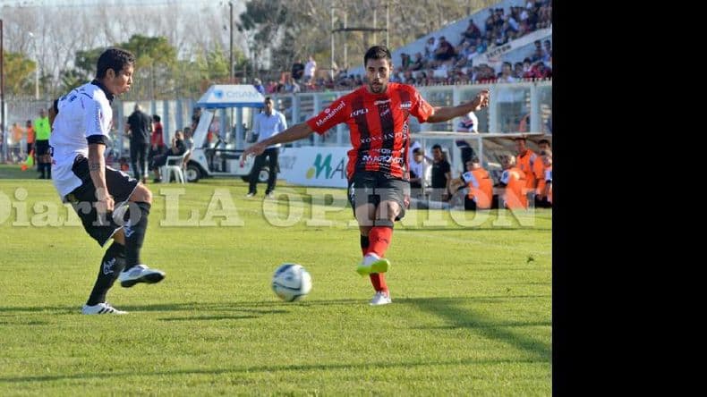 Douglas, que hizo todo para ganar, debió conformarse con un empate