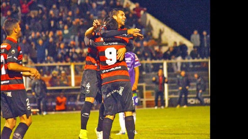 Douglas no logra afianzarse de local y sigue dejando puntos en el camino