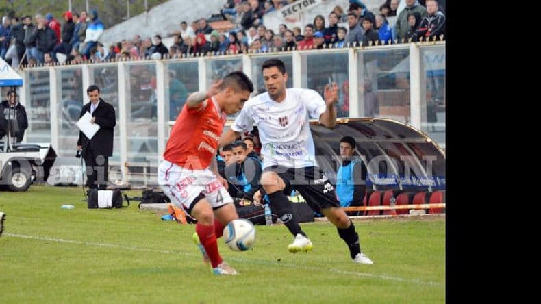Douglas logró un empate heroico ante Instituto que lo mantiene con chances