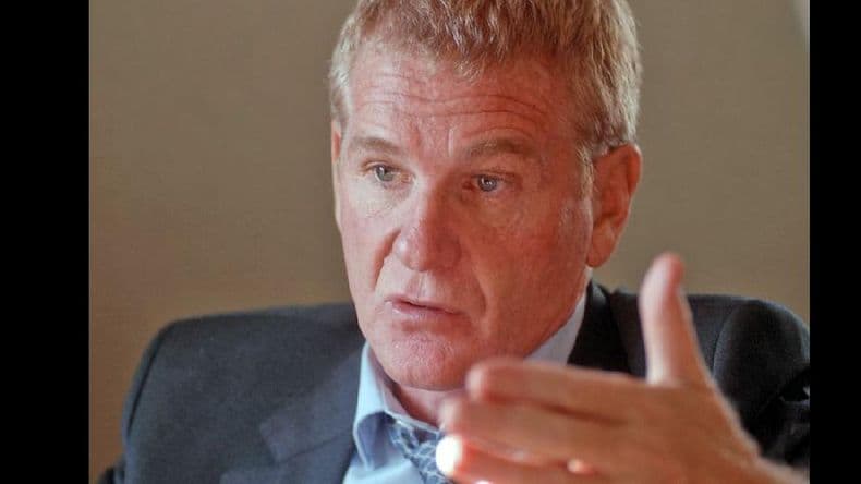 De Narváez pidió “disculpas” por el “grave error” de golpear a un periodista