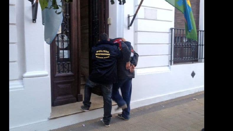 Detuvieron a un joven por un violento robo a mano armada en un kiosco