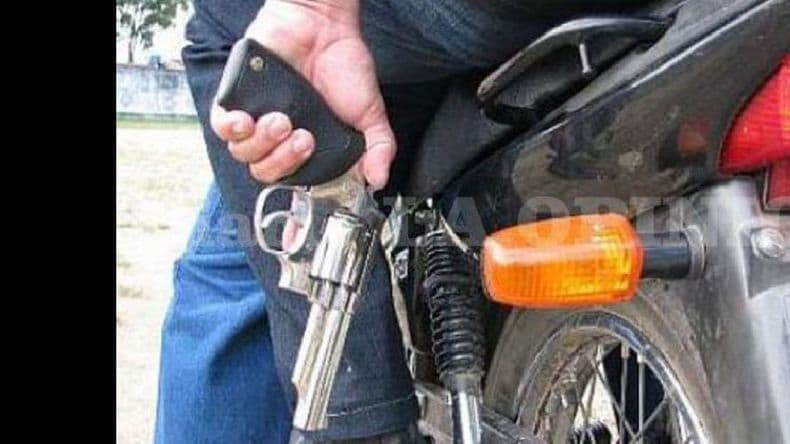 Detuvieron a un menor en una moto robada y con un arma de fuego